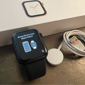 Series 4 Apple Watch / 40 MM / NEW With Box